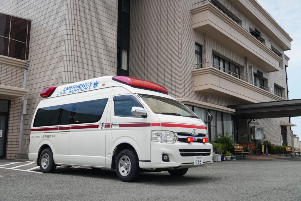 救急搬送も受け入れ（当院の救急搬送車両）
